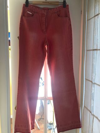 Pantalón vaquero Jocavi de segunda mano por 16 EUR en Pozuelo de Alarcón en  WALLAPOP