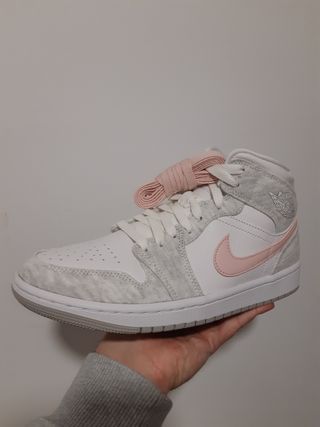 Jordan 1 mid 41 de segunda mano por 170 EUR en San Cristóbal de La Laguna  en WALLAPOP