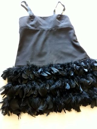 ZARA. Vestido plumas. Impecable! Medidas detallada de segunda mano por 17  EUR en Esplugues de Llobregat en WALLAPOP
