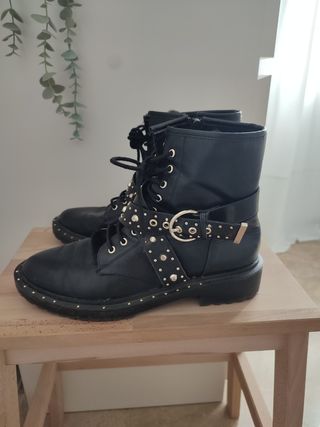 Botas tachuelas de segunda mano por 15 EUR en Monserrat en WALLAPOP