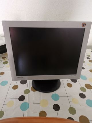 Monitor de segunda mano en Los Alcázares en WALLAPOP