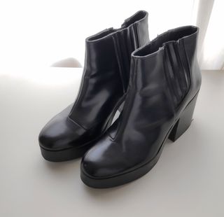 Botines plataforma Zara de segunda mano por 12 EUR en Gijón en WALLAPOP