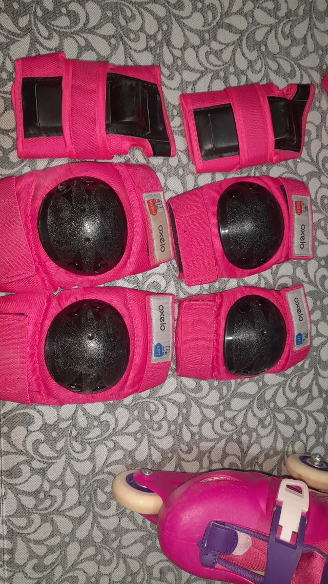 Patines ,casco,juego de rodilleras con bolsa para