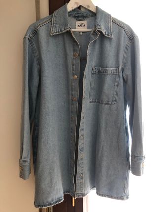 Camisa denim Zara mujer de segunda mano por 15 EUR en Irun en WALLAPOP