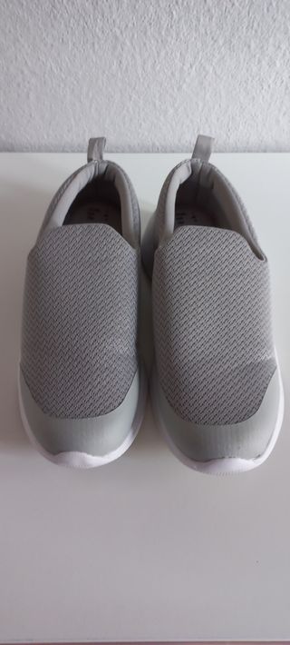 Zapatillas deportivas Primark de segunda mano por 5 EUR en Gijón en WALLAPOP