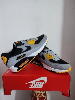 Nike air max 90 Batman , talla 42.5 de segunda mano por 160 EUR en Elche en  WALLAPOP