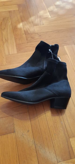 Botines camperos negros Parfois n 38. de segunda mano por 18 EUR en Tui en  WALLAPOP