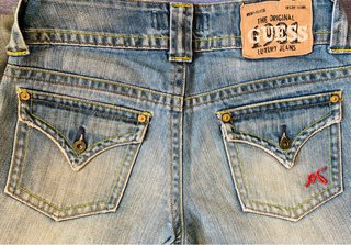 GUESS jeans de segunda mano por 28 EUR en Sant Cugat del Vallès en WALLAPOP