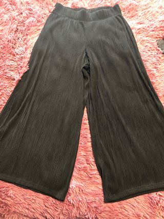 Pantalón ancho negro Bershka de segunda mano por 5 EUR en Madrid en WALLAPOP
