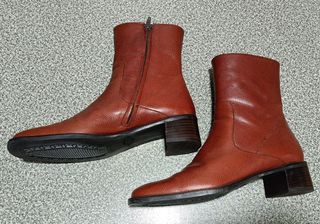 Botas mujer marrones Lottusse tacón 4cm de segunda mano por 12 EUR en  Residencia Nuestra Señora del Pilar en WALLAPOP
