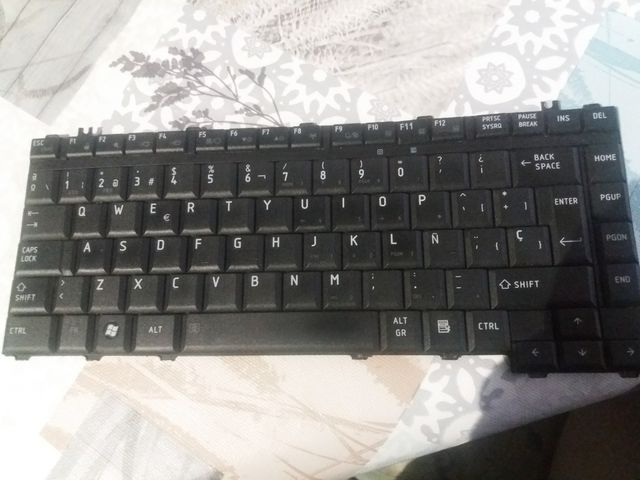 TECLADO TOSHIBA SATELLITE L300