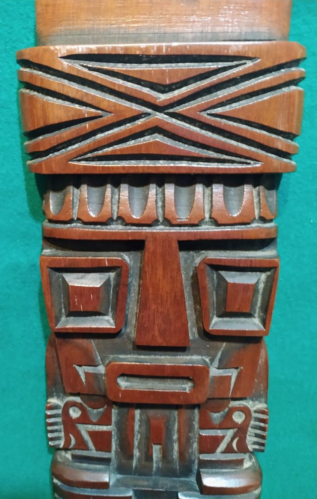 Totem precolombino madera