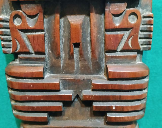 Totem precolombino madera