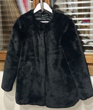Abrigo pelo Stradivarius de segunda mano por 18,5 EUR en Salamanca en  WALLAPOP
