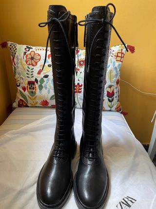 Bota plana piel cordones,Zara talla 37 !!OFERTON!! de segunda mano por 85  EUR en Ubrique en WALLAPOP