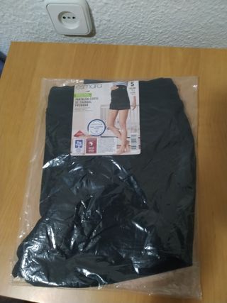 Pantalón corto chándal premamá de segunda mano por 6 EUR en Barcelona en  WALLAPOP