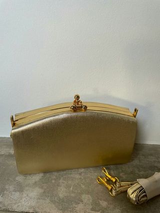 Bolso rígido dorado de segunda mano por 15 EUR en Reus en WALLAPOP