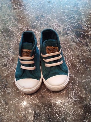 Zapatos bebe.talla 19 de segunda mano por 6 EUR en Tamarite de Litera en  WALLAPOP