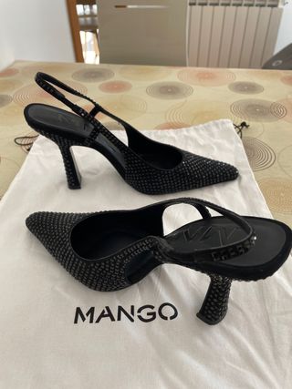 Zapatos negros de fiesta de Mango de segunda mano por 20 EUR en Santa  Coloma de Gramenet en WALLAPOP