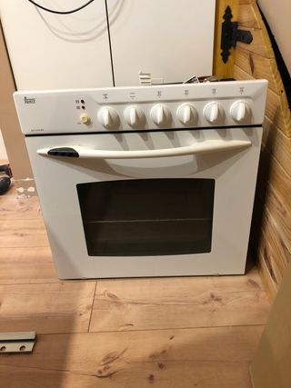 Horno Teka de segunda mano por 80 EUR en San Antonio de Benagéber en  WALLAPOP