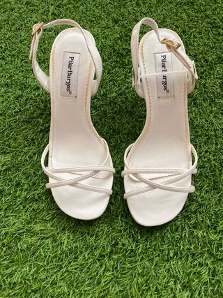 Sandalias número 35 de segunda mano por 15 EUR en Molino de La Hoz en  WALLAPOP