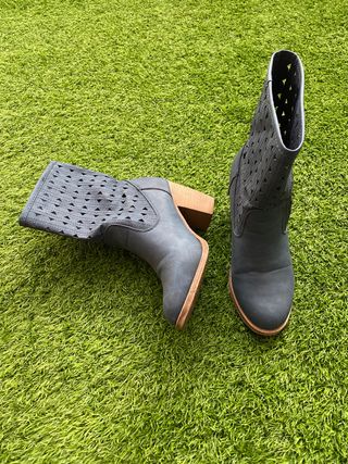 Botines número 35 de segunda mano por 8 EUR en Molino de La Hoz en WALLAPOP