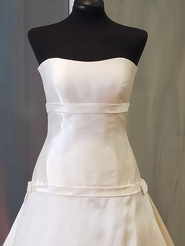 vestido palabra de honor corte bajo