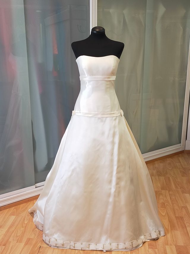 vestido palabra de honor corte bajo