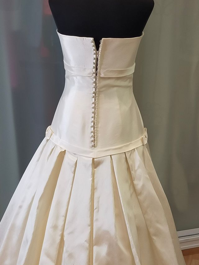 vestido palabra de honor corte bajo