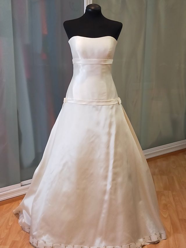 vestido palabra de honor corte bajo