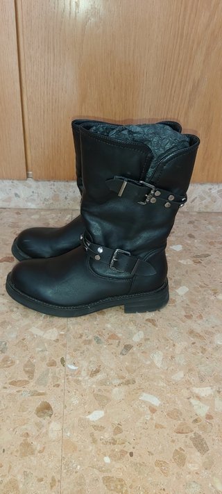 Botas negras rider hebilla y tachas T 38 de segunda mano por 25 EUR en  Ullastrell en WALLAPOP