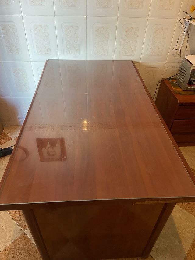 Mesa de despacho con cristal