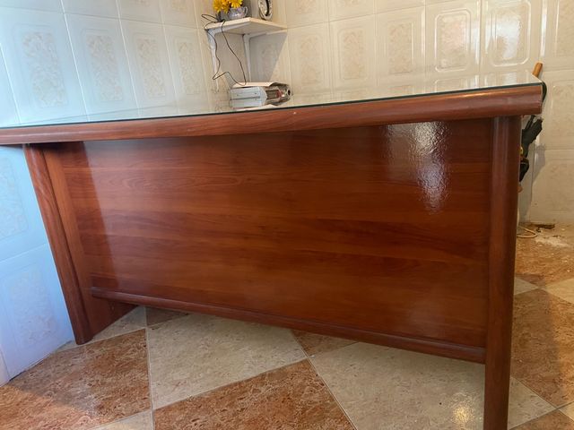 Mesa de despacho con cristal