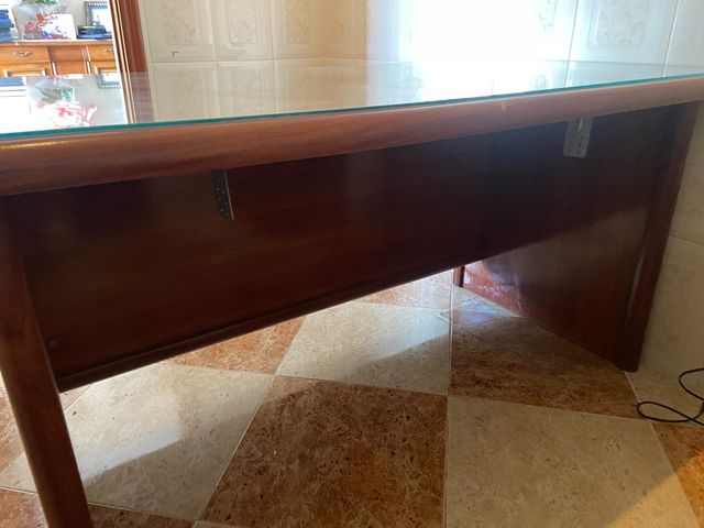 Mesa de despacho con cristal