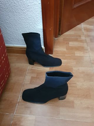 Botines, Fosco de segunda mano por 6 EUR en Madrid en WALLAPOP