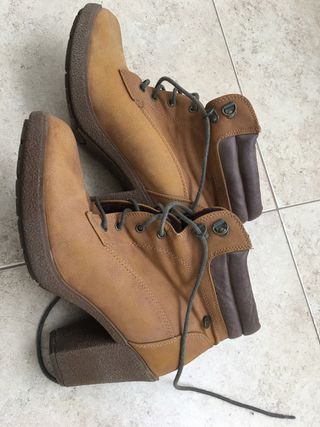 Botines marrones cordones n. 40 de segunda mano por 17 EUR en Sant Esteve  de Palautordera en WALLAPOP