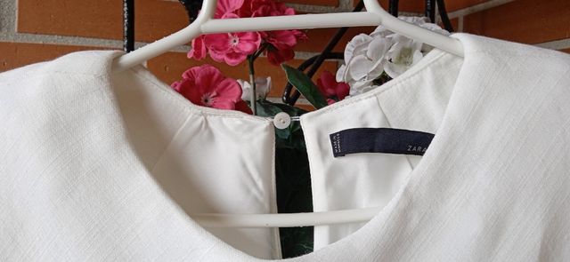 Blusa detalle pedrería Zara