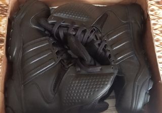 BOTAS Adidas seguridad policia de segunda mano por 89 EUR en Logroño en  WALLAPOP