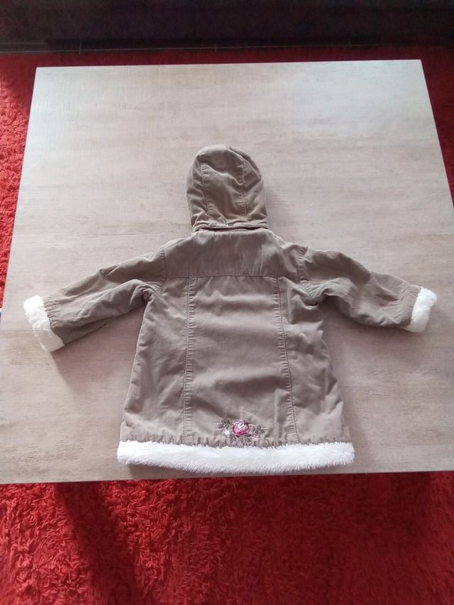 Abrigo de niña