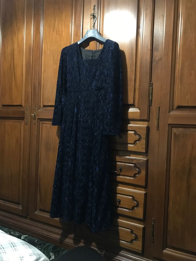 Vestito in velluto con sottogonna