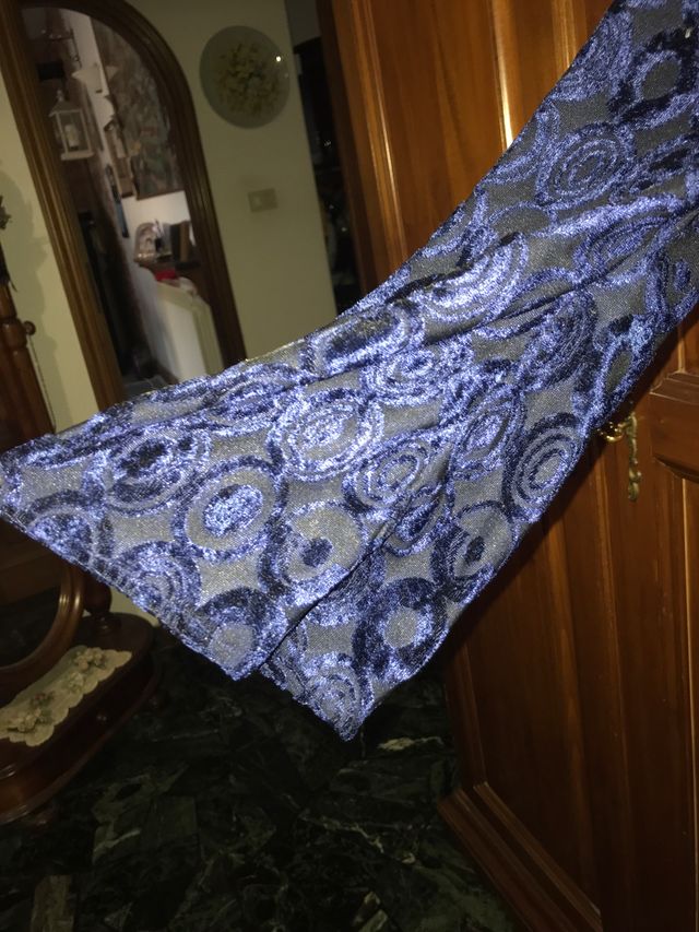 Vestito in velluto con sottogonna