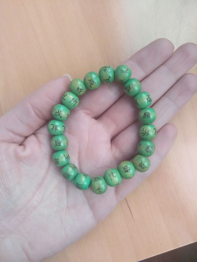 Lote  5 pulseras de bolitas con letras orientales