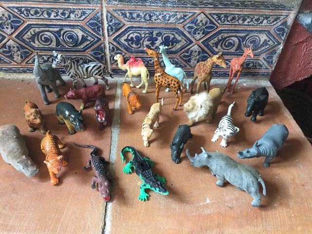 23 animales de juguete