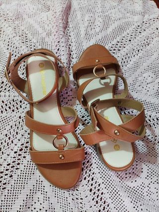 Sandalias Inside de segunda mano por 5 EUR en Barcelona en WALLAPOP