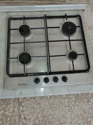 Hornilla de gas balay y fregadero 60euros. de segunda mano por 60 EUR en  Málaga en WALLAPOP