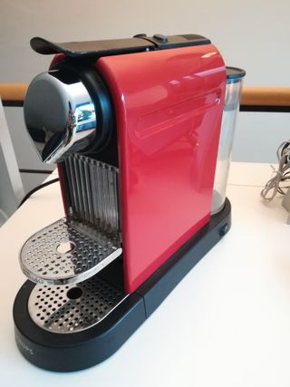 Krups Nespresso Citiz Cafetera de cápsulas roja de segunda mano por 40 EUR  en Cerdanyola del Vallès en WALLAPOP