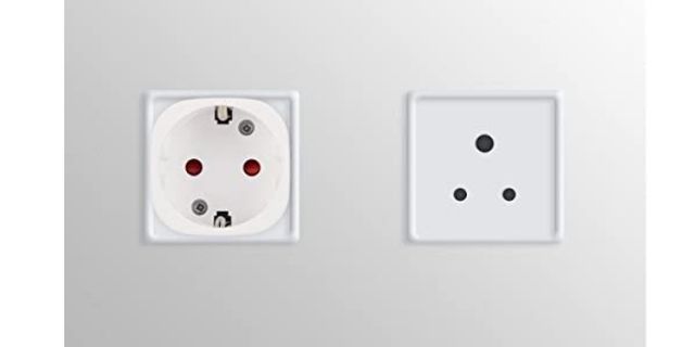 Dos Adaptadores enchufe tipo D. Sin estrenar