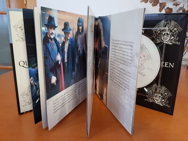 CDs Queen, Tina Turner, Los chicos del coro.