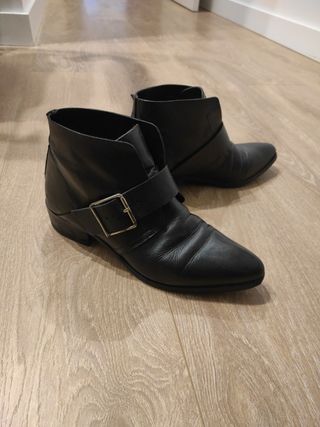 Mango.Botin negro de piel de segunda mano por 7 EUR en Donostia-San  Sebastián en WALLAPOP
