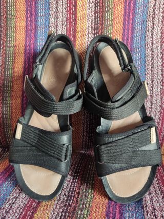 Sandalias marca Clarks 40 (6\\'5) de segunda mano por 24 EUR en Jerez de la  Frontera en WALLAPOP